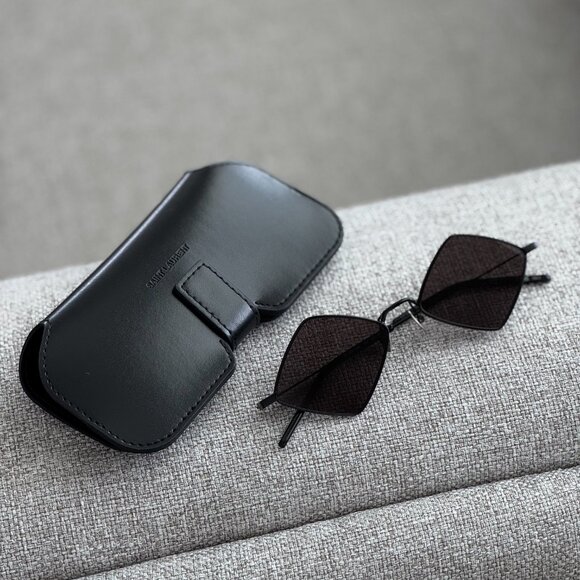 Saint Laurent Women Sunglasses Black Geometric SL302 LISA 002 BRAND NEW - Picture 16 of 17